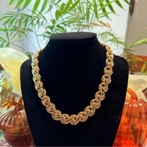 Vintage gold tone necklace, EUC. 16” plus 4” additional extension. Weighty.